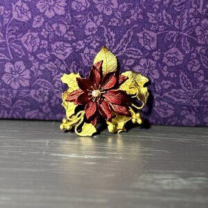 B87 Vintage Kenneth Cole KC Signed Christmas Poinsettia Brooch Gold + Red Pin
